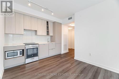 1404 - 3883 Quartz Road, Mississauga, ON - Indoor Photo Showing Kitchen