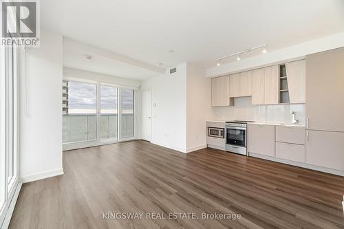 1404 - 3883 Quartz Road, Mississauga, ON - Indoor Photo Showing Kitchen