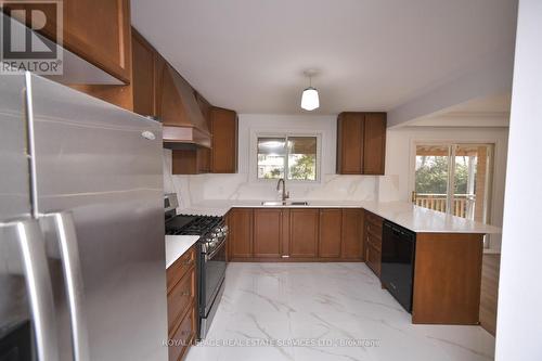 445 Willis Drive, Oakville, ON - Indoor Photo Showing Kitchen With Double Sink