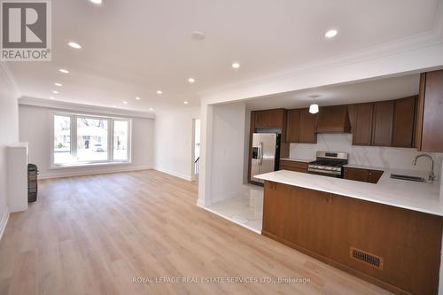 445 Willis Drive, Oakville, ON - Indoor Photo Showing Kitchen