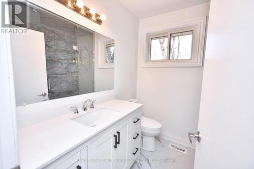 445 Willis Drive, Oakville, ON - Indoor Photo Showing Bathroom