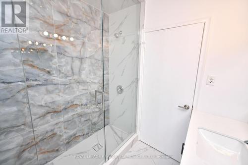 445 Willis Drive, Oakville, ON - Indoor Photo Showing Bathroom