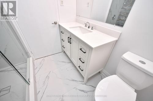 445 Willis Drive, Oakville, ON - Indoor Photo Showing Bathroom