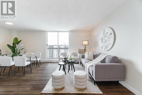 Ph-2 - 1100 Caven Street, Mississauga, ON - Indoor Photo Showing Living Room