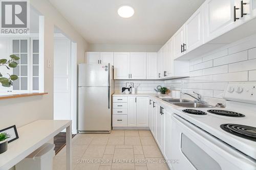 Ph-2 - 1100 Caven Street, Mississauga, ON - Indoor Photo Showing Kitchen With Double Sink