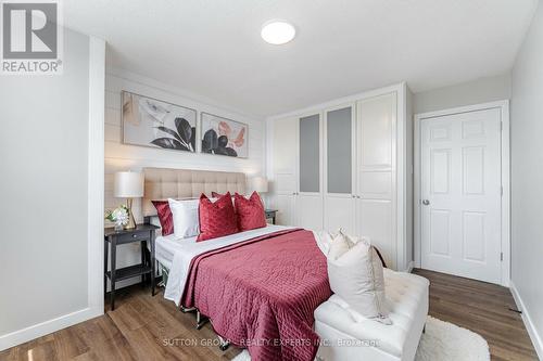 Ph-2 - 1100 Caven Street, Mississauga, ON - Indoor Photo Showing Bedroom