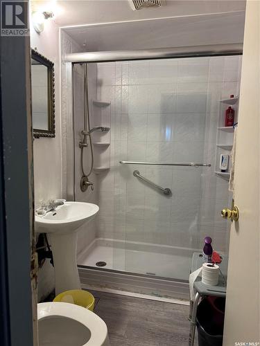 425 S Avenue S, Saskatoon, SK - Indoor Photo Showing Bathroom