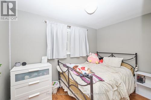 3283 Kenwood Court, Niagara Falls (206 - Stamford), ON - Indoor Photo Showing Bedroom