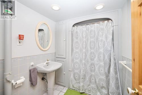 3283 Kenwood Court, Niagara Falls (206 - Stamford), ON - Indoor Photo Showing Bathroom