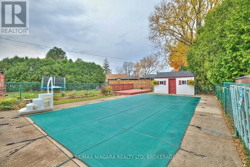 3283 Kenwood Court, Niagara Falls (206 - Stamford), ON - Outdoor With In Ground Pool