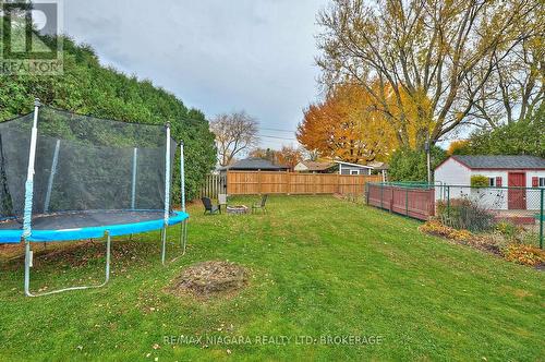 3283 Kenwood Court, Niagara Falls (206 - Stamford), ON - Outdoor With Backyard