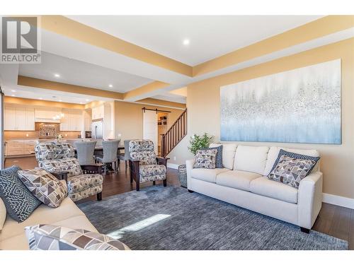 1356 Mine Hill Drive, Kelowna, BC - Indoor Photo Showing Living Room