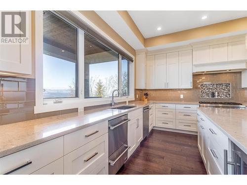 1356 Mine Hill Drive, Kelowna, BC - Indoor Photo Showing Kitchen With Upgraded Kitchen