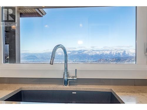 1356 Mine Hill Drive, Kelowna, BC - Indoor Photo Showing Kitchen