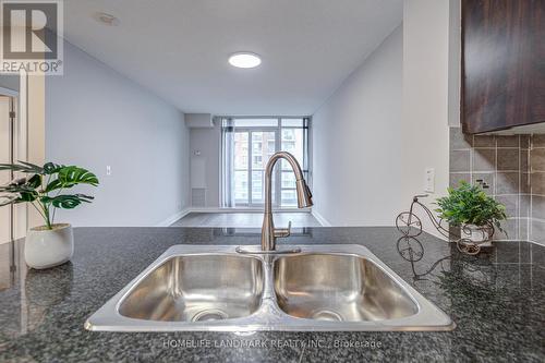 1109 - 55 South Town Centre Boulevard, Markham, ON - Indoor Photo Showing Kitchen With Double Sink