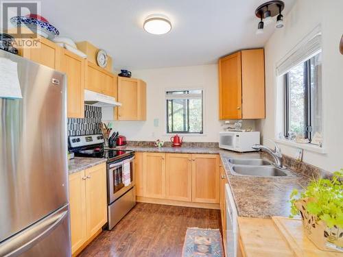 8035 Highway 101, Powell River, BC - Indoor Photo Showing Kitchen With Double Sink