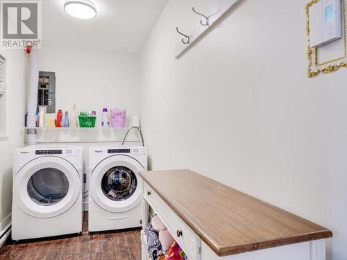 8035 Highway 101, Powell River, BC - Indoor Photo Showing Laundry Room