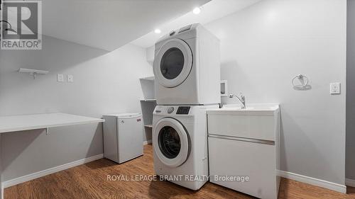 5 - 7 Southside Place, Hamilton, ON - Indoor Photo Showing Laundry Room