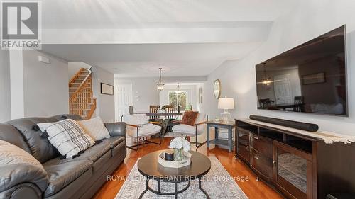 5 - 7 Southside Place, Hamilton, ON - Indoor Photo Showing Living Room