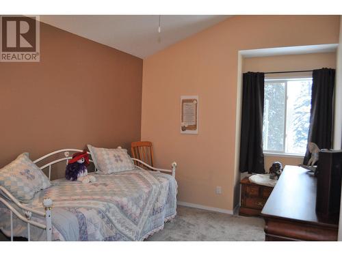 7082 16 Highway, Smithers, BC - Indoor Photo Showing Bedroom