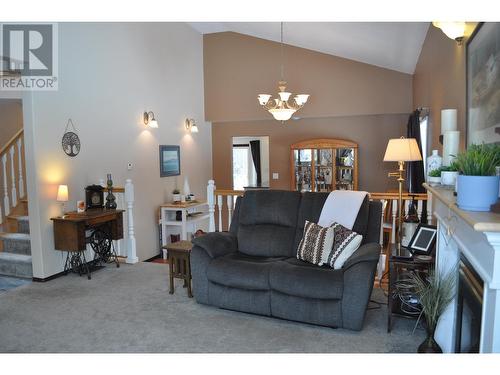 7082 16 Highway, Smithers, BC - Indoor Photo Showing Living Room