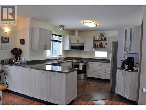 7082 16 Highway, Smithers, BC - Indoor Photo Showing Kitchen