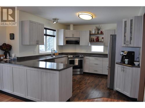 7082 16 Highway, Smithers, BC - Indoor Photo Showing Kitchen