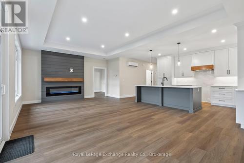 31 Mercedes Crescent, Kincardine, ON - Indoor Photo Showing Kitchen With Upgraded Kitchen