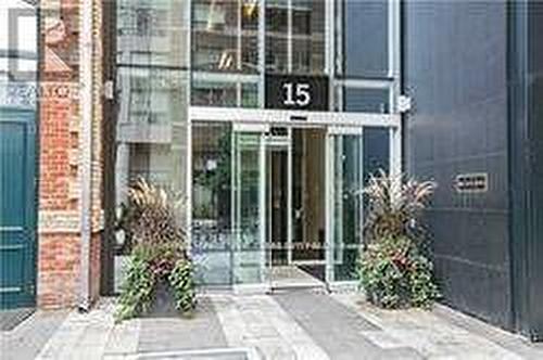 405 - 15 Grenville Street, Toronto, ON - Outdoor