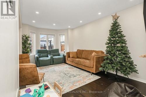 228 Duncan Lane, Milton, ON - Indoor Photo Showing Living Room