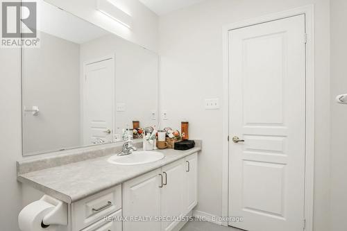 228 Duncan Lane, Milton, ON - Indoor Photo Showing Bathroom