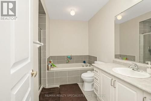 228 Duncan Lane, Milton, ON - Indoor Photo Showing Bathroom