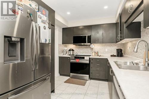 228 Duncan Lane, Milton, ON - Indoor Photo Showing Kitchen With Stainless Steel Kitchen With Upgraded Kitchen