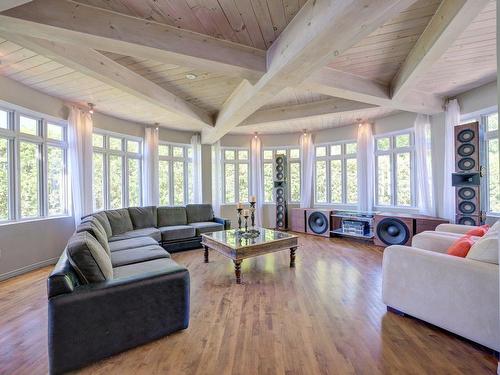 Salon - 361 Boul. De La Chapelle, Pointe-Calumet, QC - Indoor Photo Showing Living Room