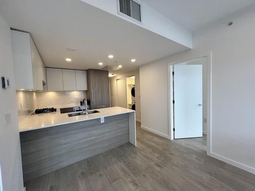 1603 10333 133 Street, Surrey, BC - Indoor Photo Showing Kitchen