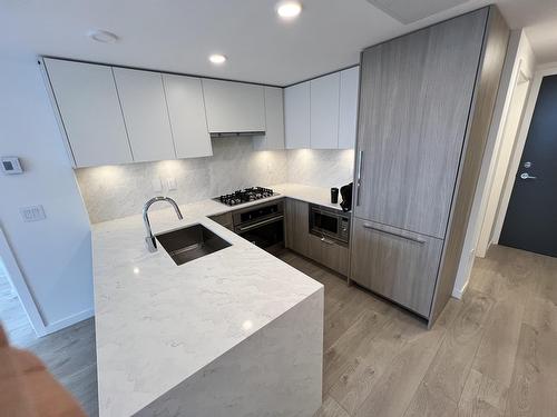 1603 10333 133 Street, Surrey, BC - Indoor Photo Showing Kitchen With Upgraded Kitchen