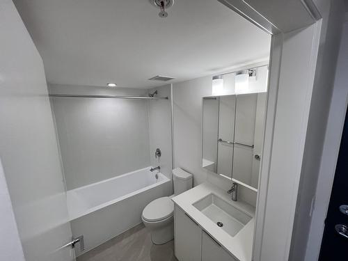 1603 10333 133 Street, Surrey, BC - Indoor Photo Showing Bathroom