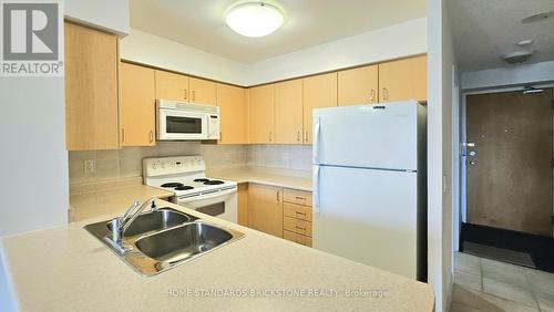 808 - 4968 Yonge Street, Toronto, ON - Indoor Photo Showing Kitchen With Double Sink