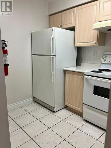 802 - 5039 Finch Avenue E, Toronto, ON - Indoor Photo Showing Kitchen