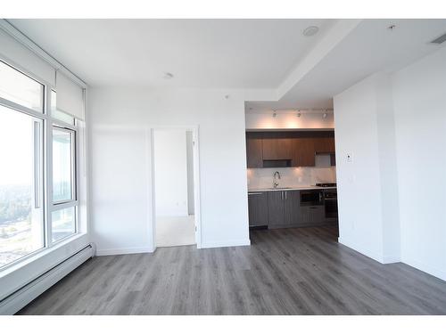 3308 13350 Central Avenue, Surrey, BC - Indoor Photo Showing Kitchen