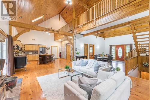 3404 Base Line, Otonabee-South Monaghan, ON - Indoor Photo Showing Living Room