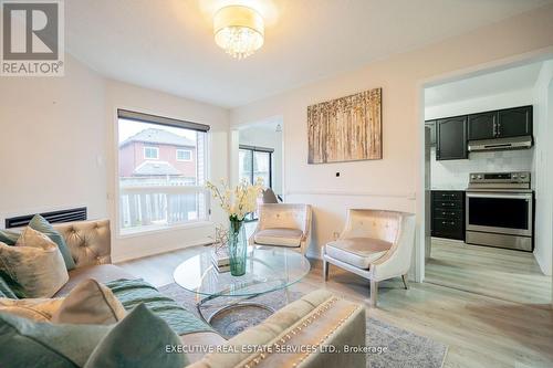 12 Cedarwood Crescent, Brampton, ON - Indoor Photo Showing Living Room