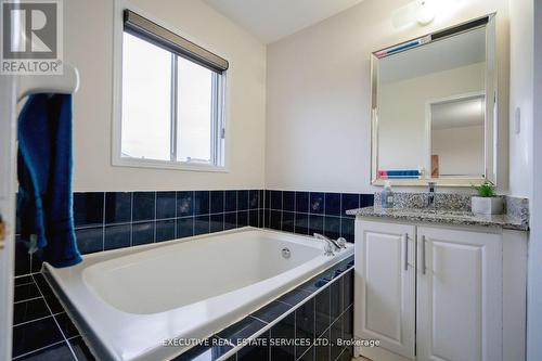 12 Cedarwood Crescent, Brampton, ON - Indoor Photo Showing Bathroom