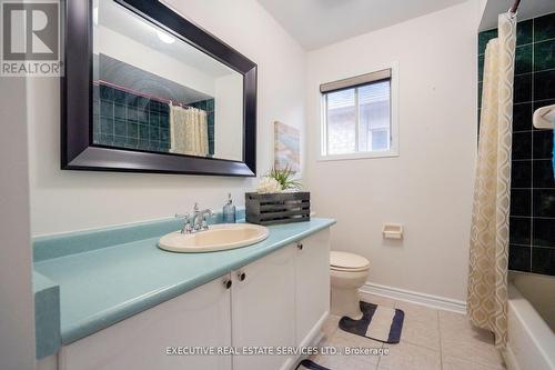 12 Cedarwood Crescent, Brampton, ON - Indoor Photo Showing Bathroom