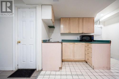 12 Cedarwood Crescent, Brampton, ON - Indoor Photo Showing Kitchen