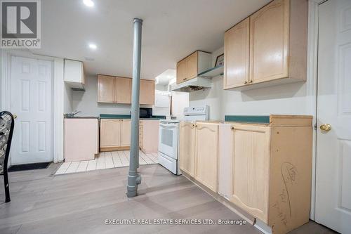 12 Cedarwood Crescent, Brampton, ON - Indoor Photo Showing Laundry Room