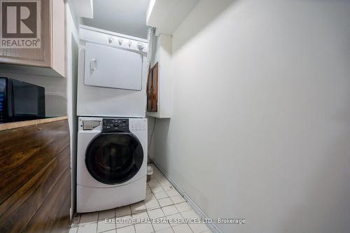 12 Cedarwood Crescent, Brampton, ON - Indoor Photo Showing Laundry Room