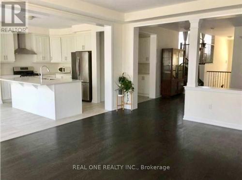 148 Wheat Boom Drive, Oakville, ON - Indoor Photo Showing Kitchen