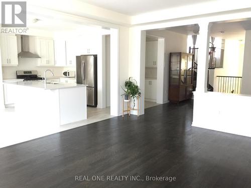 148 Wheat Boom Drive, Oakville, ON - Indoor Photo Showing Kitchen