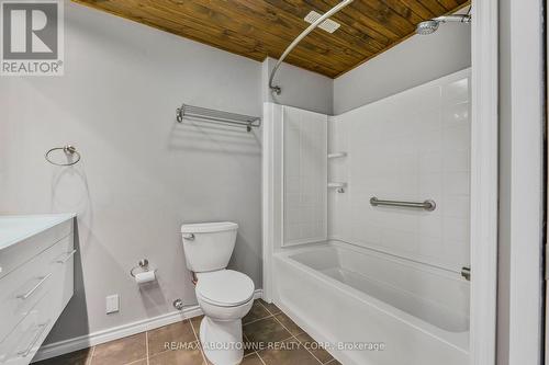 1518 Evans Boulevard, London, ON - Indoor Photo Showing Bathroom